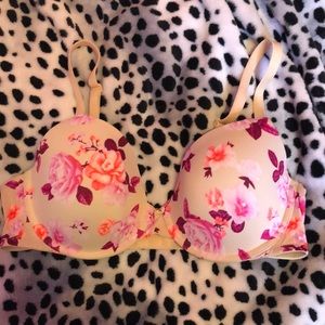 36D Victoria’s Secret Pink Bra